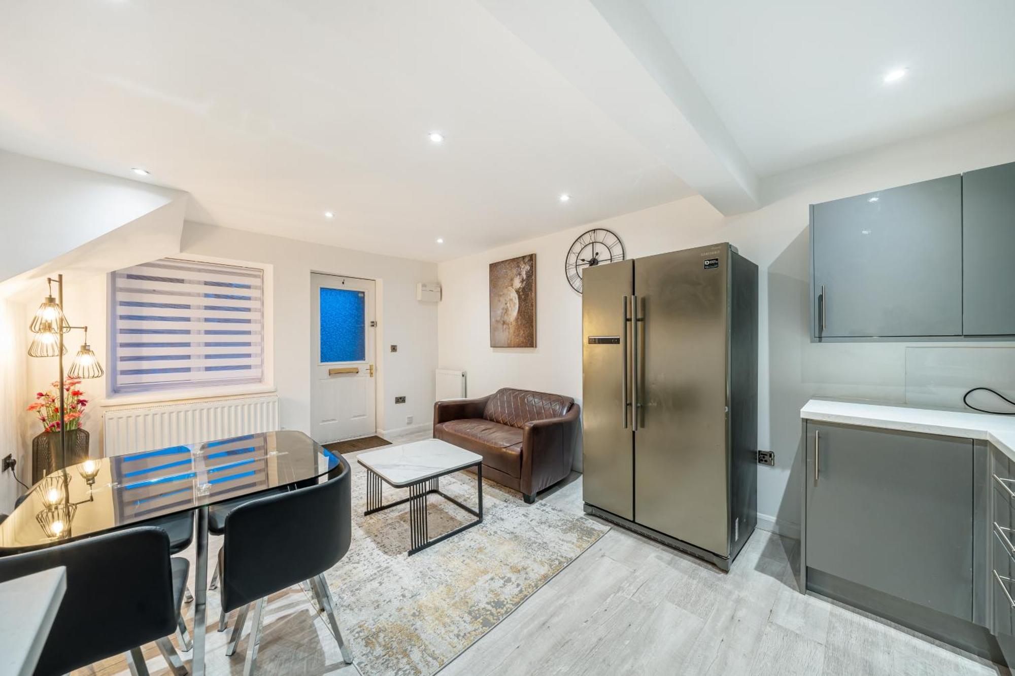 Two Bed Home In The Heart Of Egham Zewnętrze zdjęcie
