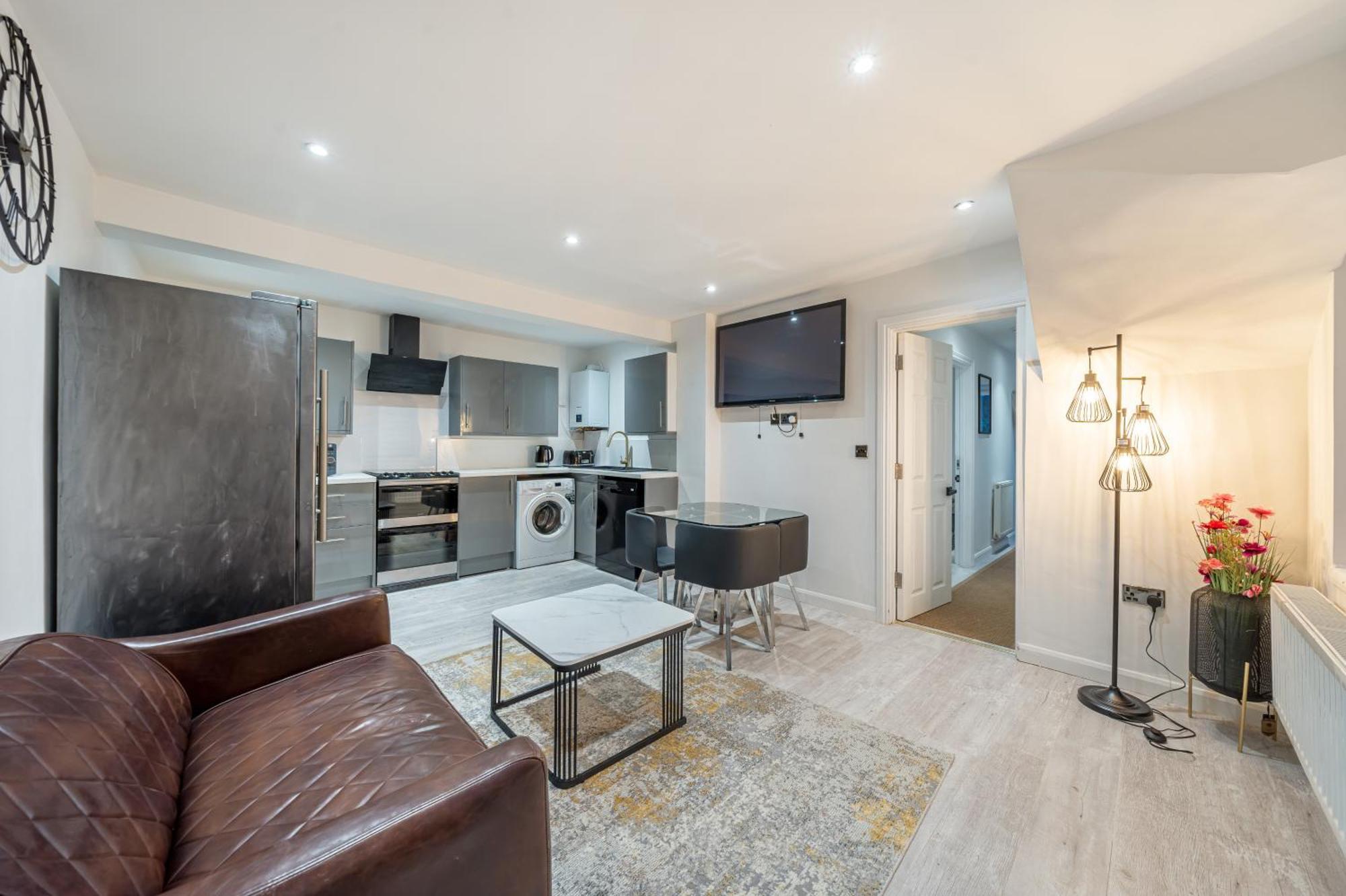 Two Bed Home In The Heart Of Egham Zewnętrze zdjęcie